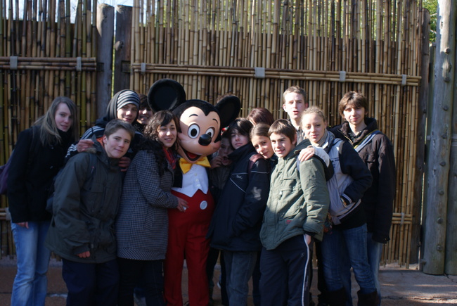 Le groupe à Disneyland Paris Le groupe à Disneyland Paris
