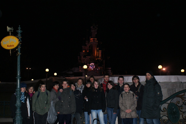 Le groupe à Disneyland Paris Le groupe à Disneyland Paris