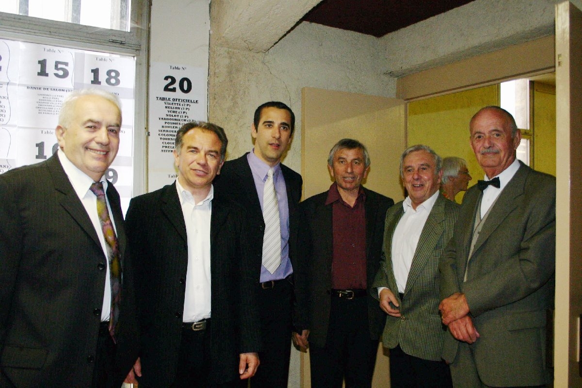 Le Directeur accueille les officiels : Jean TARBOURIECH, Maire-Adjoint, Eric ANDRIEU, Vice-Pdt Conseil Régional, Maurice SEGUIER, Vice-Pdt Communauté des Communes, René MARTINOLLE ex-directeur de Cabinet du Maire en compagnie de Jean YCHE, Président d Le Directeur accueille les officiels : Jean TARBOURIECH, Maire-Adjoint, Eric ANDRIEU, Vice-Pdt Conseil Régional, Maurice SEGUIER, Vice-Pdt Communauté des Communes, René MARTINOLLE ex-directeur de Cabinet du Maire en compagnie de Jean YCHE, Président d